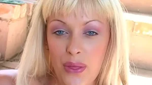 Beauty blonde gilr sucking great cock