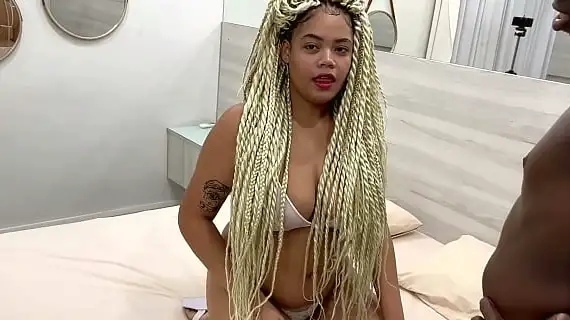 primeira vez no porno da safada lilith levando pica e apanhando de 2 machos no motel 1733502014